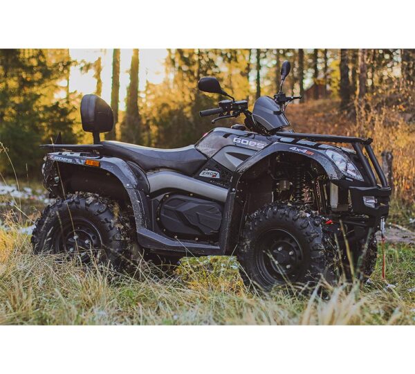 Goes Iron Max ATV i skogsmiljö